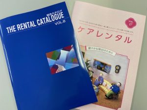 左：備品事業部商品カタログ
右：介護事業部商品カタログ